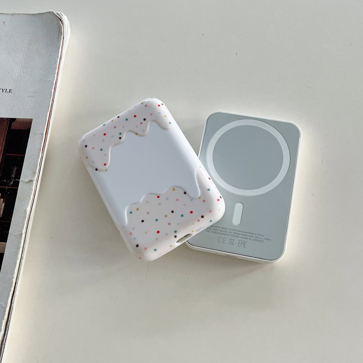 White Chocolate Dots Cream Suitable for Magsafe external battery