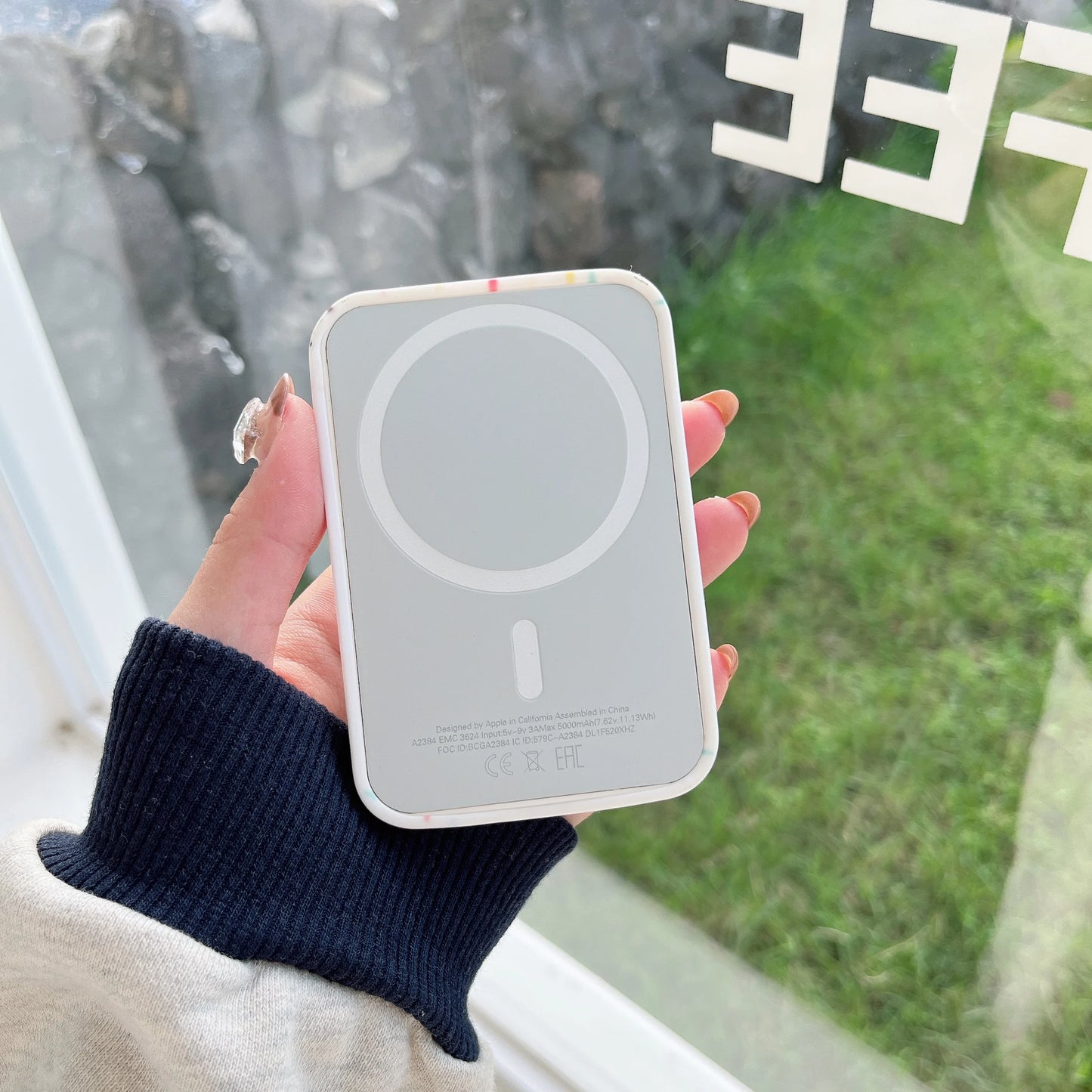 White Chocolate Dots Cream Suitable for Magsafe external battery