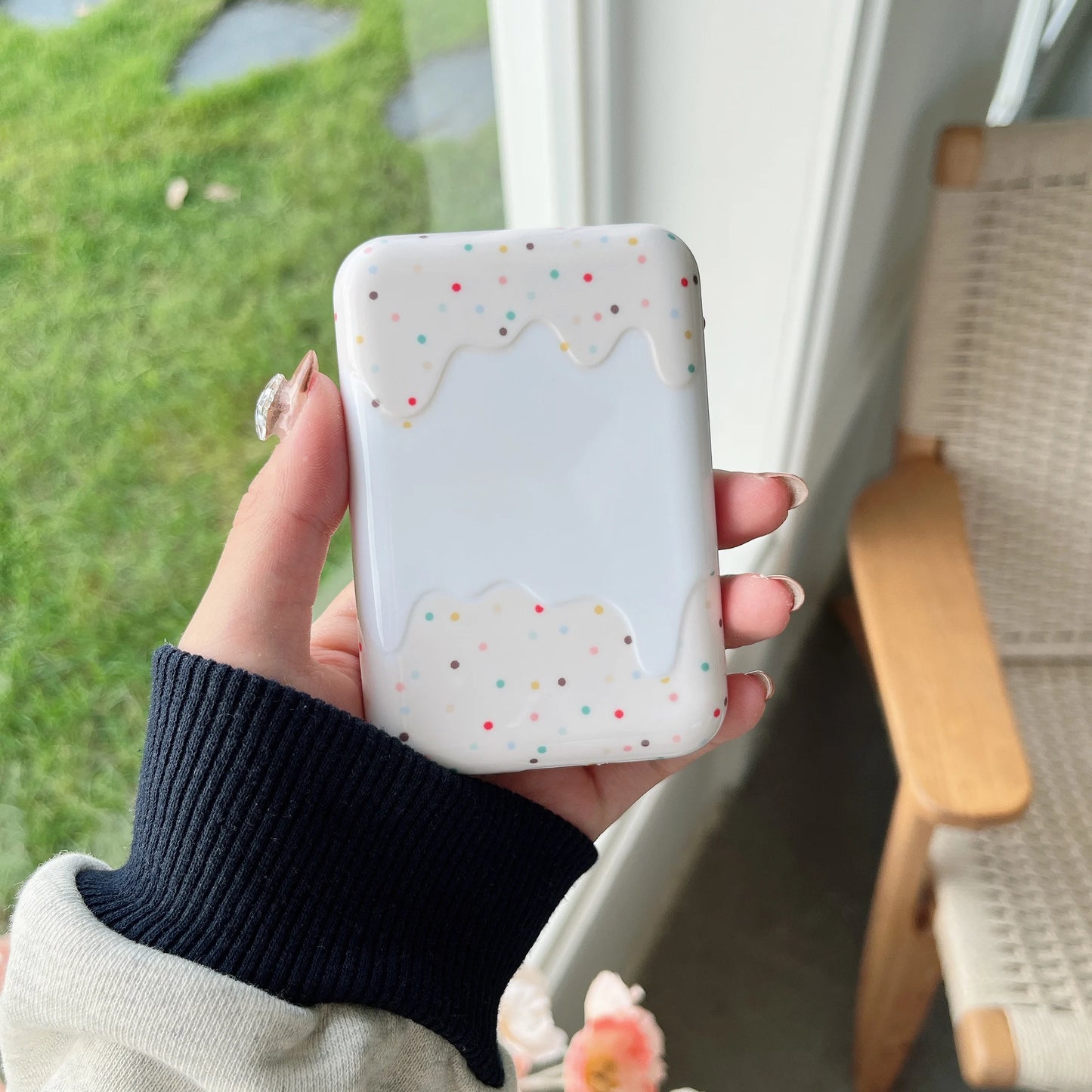 White Chocolate Dots Cream Suitable for Magsafe external battery